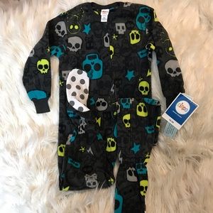 Curcio boys one piece pajamas with skulls NWT XS
